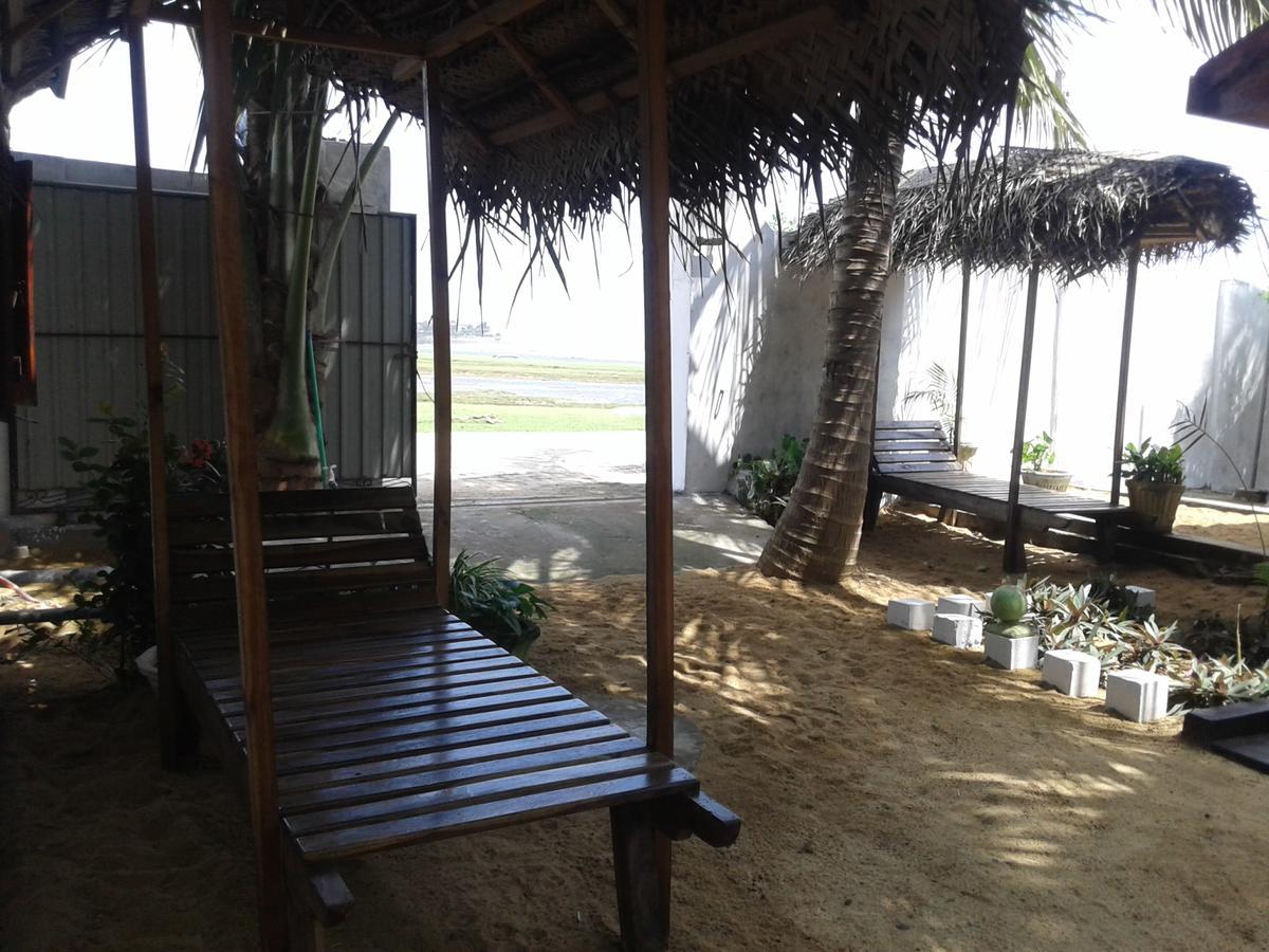 Star Rest Beach Hotel Baie d'Arugam Extérieur photo
