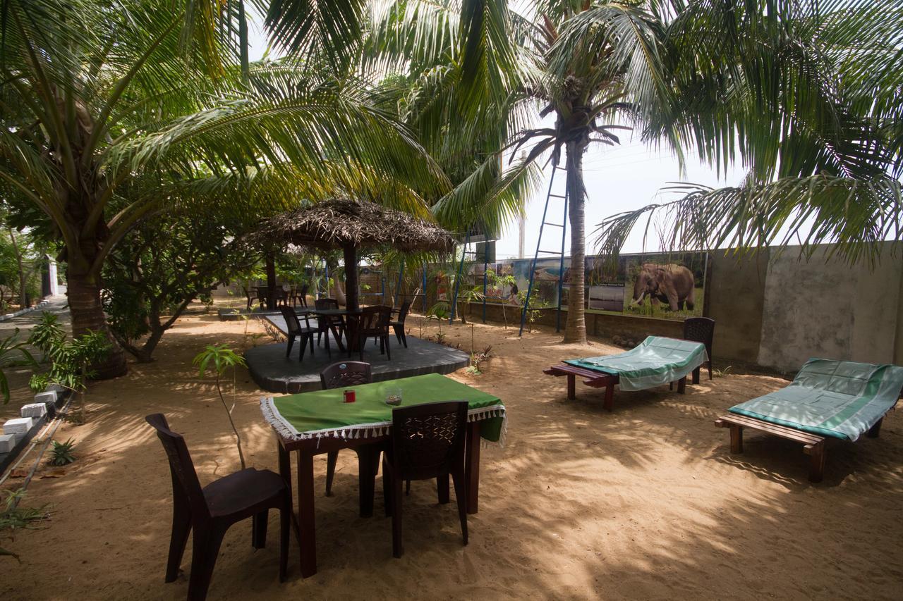 Star Rest Beach Hotel Baie d'Arugam Extérieur photo