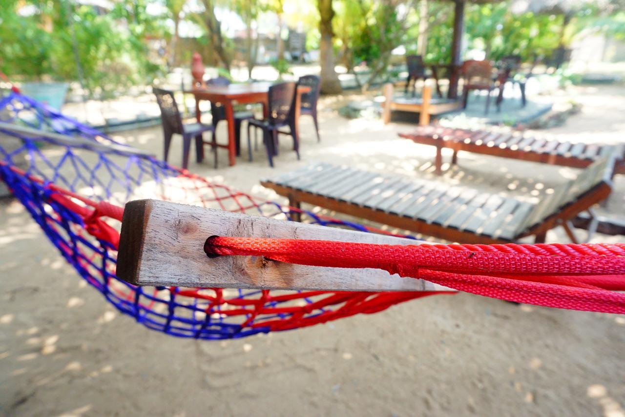 Star Rest Beach Hotel Baie d'Arugam Extérieur photo