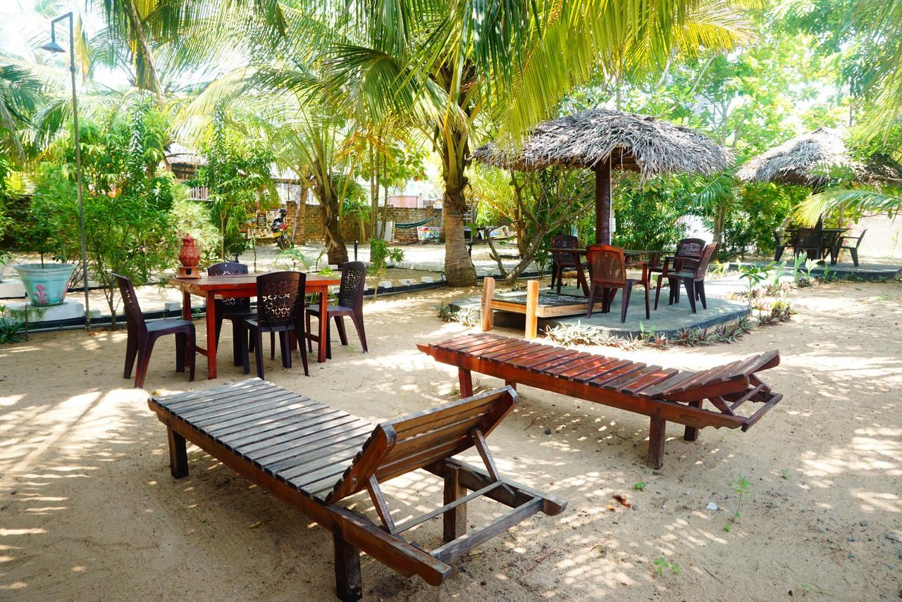 Star Rest Beach Hotel Baie d'Arugam Extérieur photo