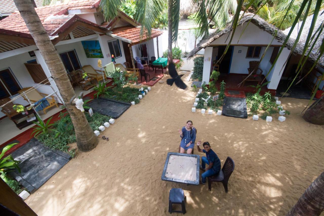 Star Rest Beach Hotel Baie d'Arugam Extérieur photo