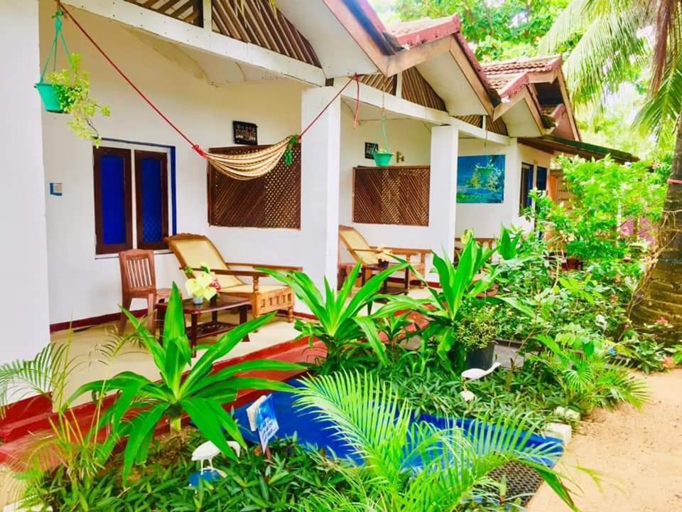 Star Rest Beach Hotel Baie d'Arugam Extérieur photo