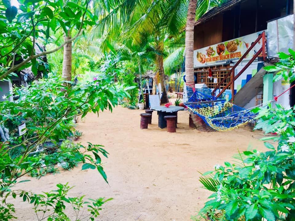 Star Rest Beach Hotel Baie d'Arugam Extérieur photo