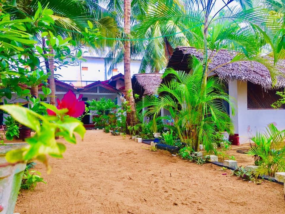 Star Rest Beach Hotel Baie d'Arugam Extérieur photo
