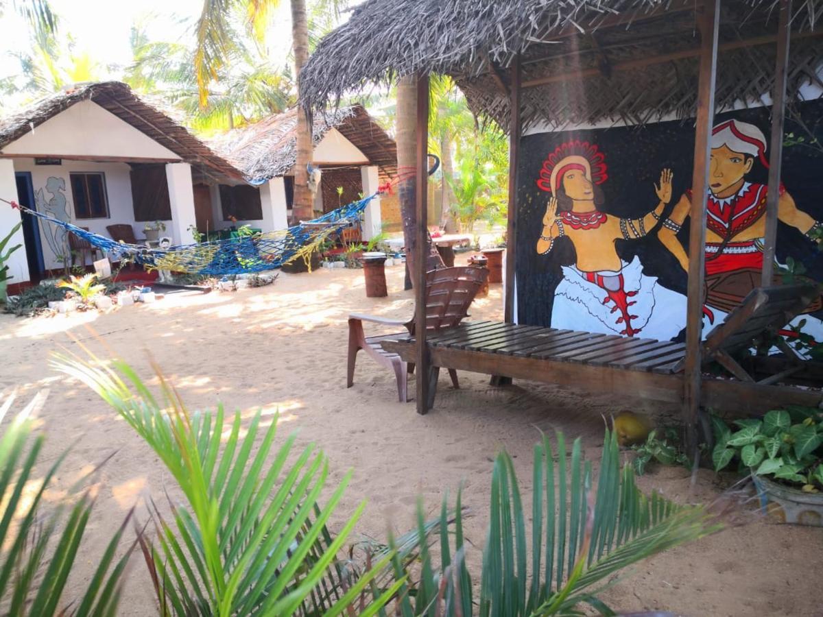Star Rest Beach Hotel Baie d'Arugam Extérieur photo