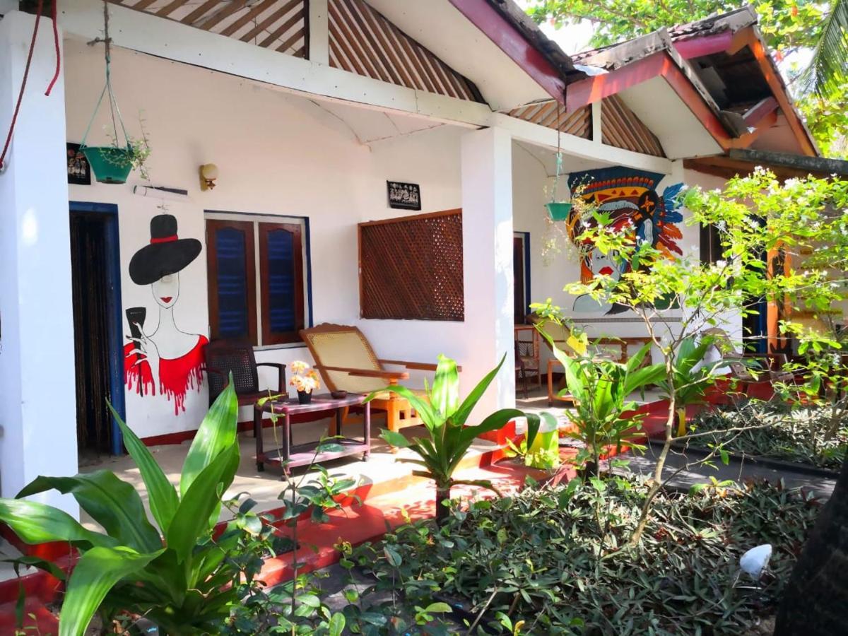 Star Rest Beach Hotel Baie d'Arugam Extérieur photo
