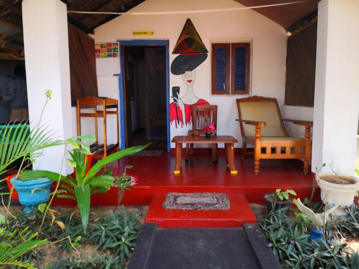 Star Rest Beach Hotel Baie d'Arugam Extérieur photo
